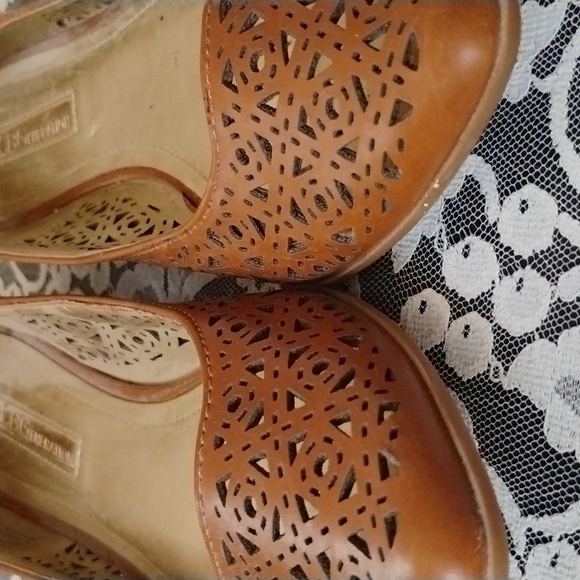 BCBGeneration | Caramel Brown Cutout Flats with Ankle Strap | Women's 7 | NWOT - Picture 3 of 3
